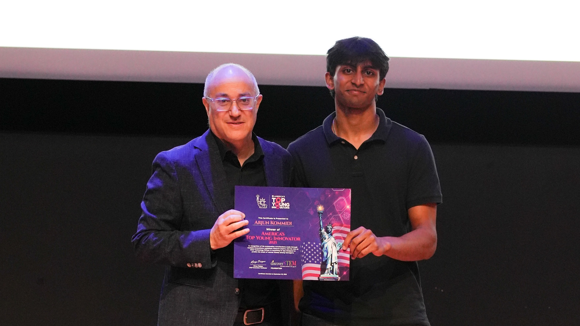 DiscoverSTEM Innovation Day 2025 Winner Arjun Kommidi receiving award from Ben Gold